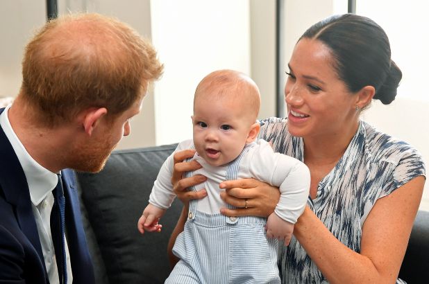 Meghan Markle nuôi dạy con khác người ra sao mà khiến dân chúng hoảng hốt cầu cứu Hoàng gia Anh: Hãy cứu lấy bé Archie! - Ảnh 3.