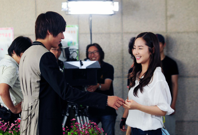 Tình sử Lee Min Ho - Kim Go Eun trước khi bén duyên: Nàng chỉ thích các chú, nhìn dàn tình cũ quyền lực của chàng mà choáng - Ảnh 6.
