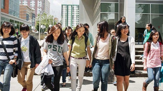 Bộ GD&ĐT yêu cầu các trường ĐH xem xét tiếp nhận du học sinh Việt Nam - Ảnh 1.