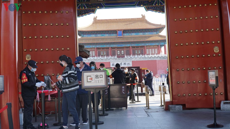 Trung Quốc nối lại các tour du lịch nội địa sau gần 6 tháng - Ảnh 1.
