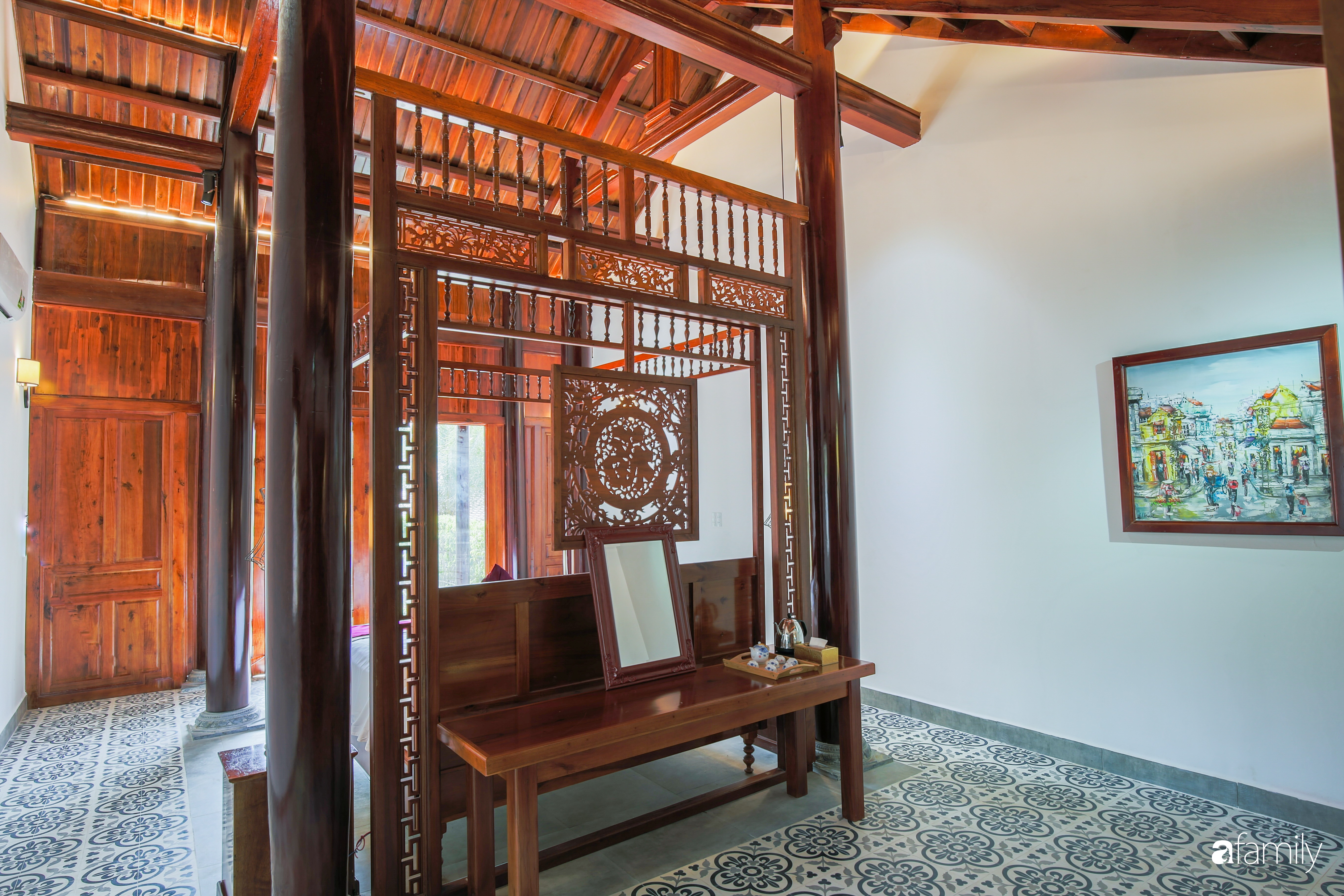 Căn nhà gỗ mang vẻ đẹp của văn hóa truyền thống ẩn mình trong màu xanh thiên nhiên của Phú Quốc - Ảnh 8.
