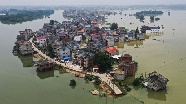 Lũ lụt chưa qua, Trung Quốc lại đau đầu vì nắng nóng  - Ảnh 3.