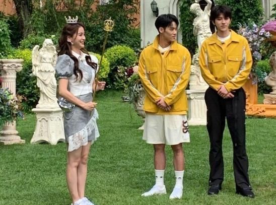 Running Man: Angelababy bị bóc mẽ dáng người gầy gò bé xíu, netizen chê bai chỉ như học sinh 15 tuổi - Ảnh 6. Running Man: Angelababy bị bóc mẽ dáng người gầy gò bé xíu, netizen chê bai chỉ như học sinh 15 tuổi - Ảnh 6.