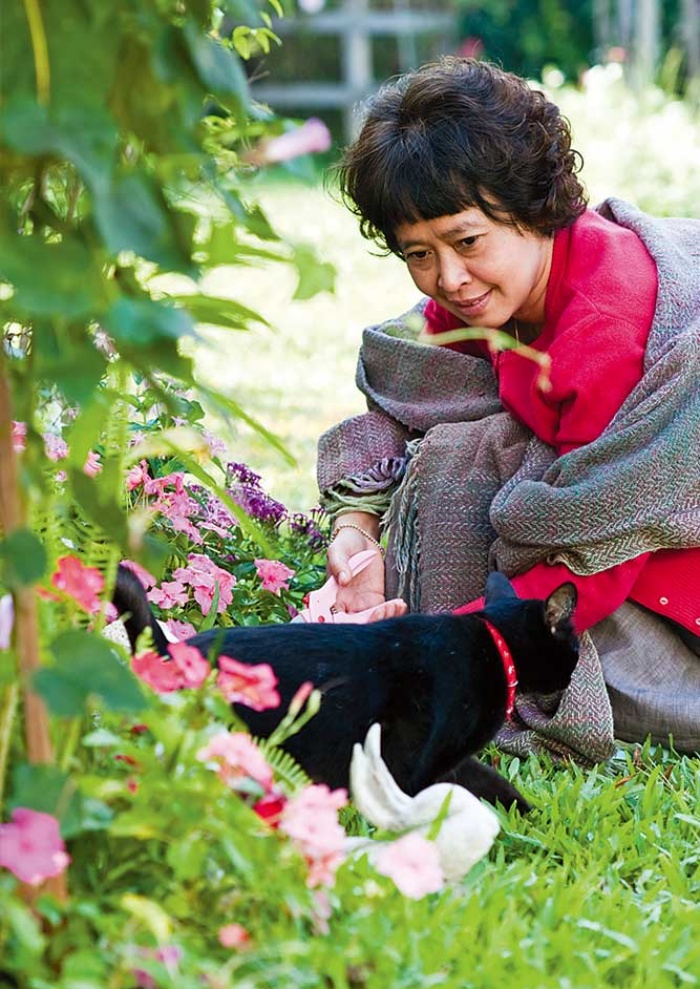 Vườn hoa của người phụ nữ trung niên nguyện chăm sóc từng góc nhỏ suốt quãng đời còn lại - Ảnh 11.