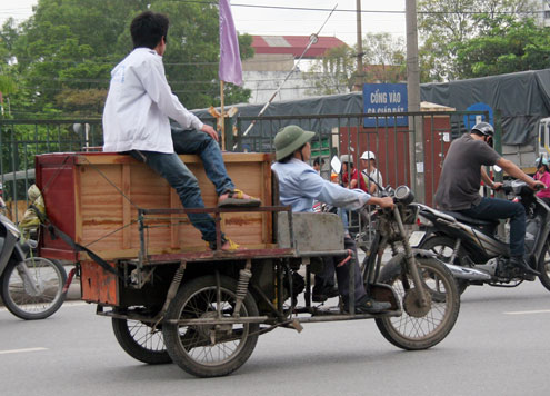 Những pha vận chuyển cồng kềnh khiến người nhìn vừa hoang mang lo lắng vừa không nhịn nổi cười - Ảnh 2.