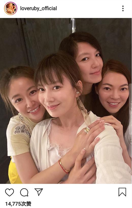 Tham gia tiệc dành cho các quý bà, Lâm Tâm Như một ngón đeo 3 nhẫn khiến netizen choáng ngợp - Ảnh 2.