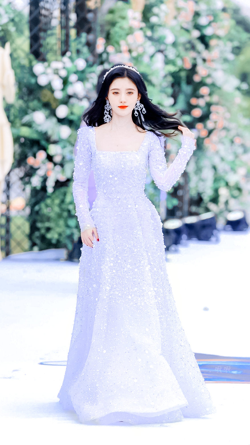 Cúc Tịnh Y khoe vẻ đẹp ngọt ngào thuần khiết với thời trang mùa lạnh