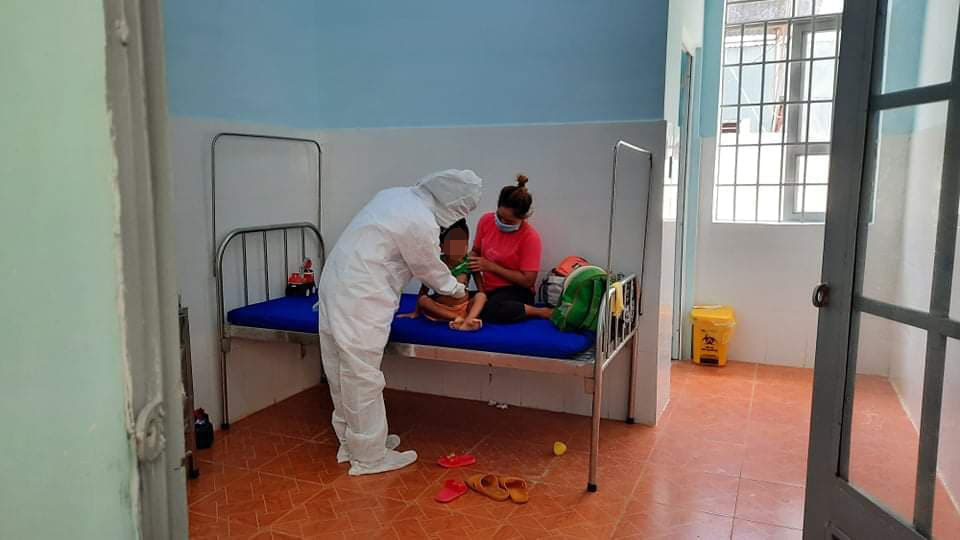 Bạch hầu tăng từng ngày, 7.500 cán bộ, nhân viên y tế Đắk Lắk được tiêm vắc-xin - Ảnh 3.