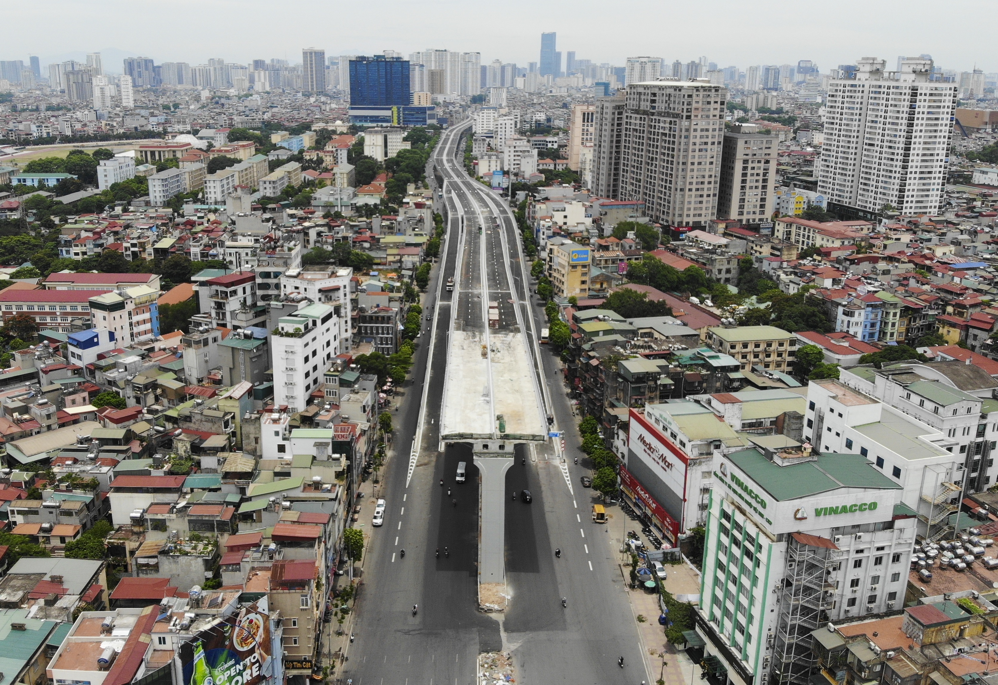 Ảnh: Choáng ngợp khung cảnh đường Trường Chinh từ trên cao, 'con đường đau khổ' ngày nào giờ nhìn thôi cũng sướng! - Ảnh 4.