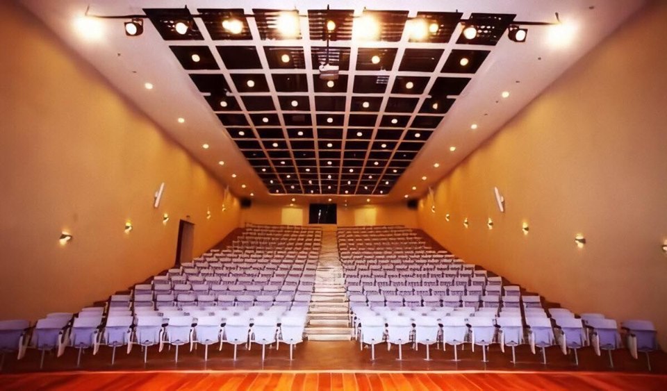 Ngôi trường hot girl Mắt Biếc theo học có gì mà khiến cộng đồng mạng tranh cãi dữ dội, phán đoán cô nàng 100% là rich kid? - Ảnh 6.