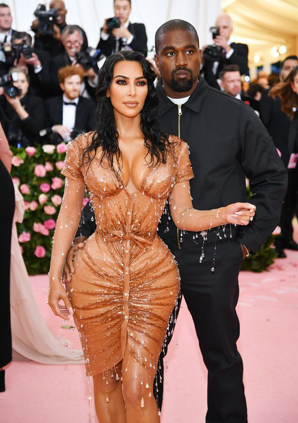 Kim Kardashian phẫn nộ vì Kanye West kể chuyện cô phá thai trong bài phát biểu tranh cử Tổng thống, cả gia tộc sốc nặng  - Ảnh 4.