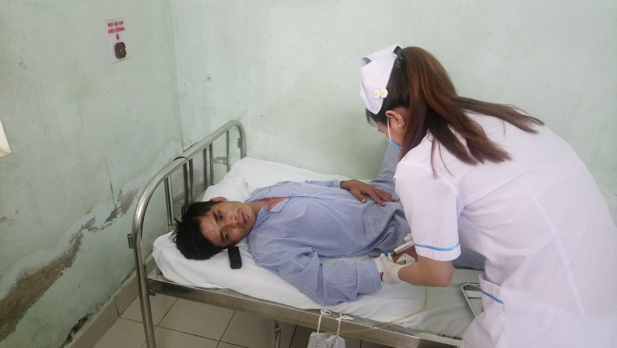 Vụ tai nạn thảm khốc ở Bình Thuận: Quặn lòng với học sinh tử nạn khi theo cha mua nón bảo hiểm về bán - Ảnh 1. Vụ tai nạn thảm khốc ở Bình Thuận: Quặn lòng với học sinh tử nạn khi theo cha mua nón bảo hiểm về bán - Ảnh 1.