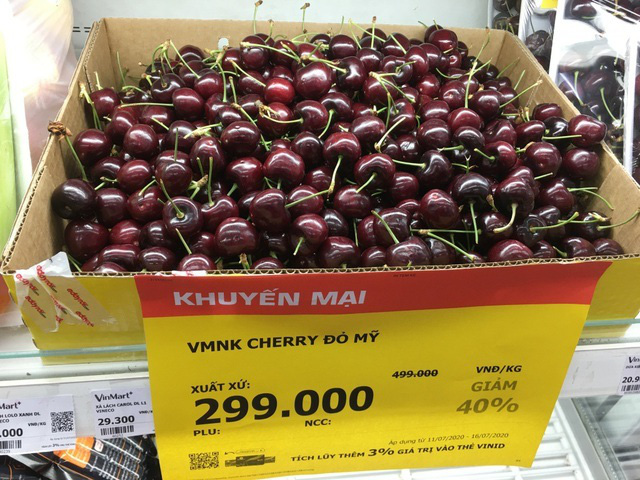 Cherry hàng Vip nhập khẩu của Mỹ rẻ &quot;chưa từng thấy&quot;, chỉ 299.000 đồng/kg bán đầy siêu thị - Ảnh 1.