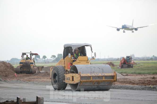 Đại công trường hơn 2000 tỷ cải tạo đường băng sân bay Quốc tế Nội Bài - Ảnh 8.