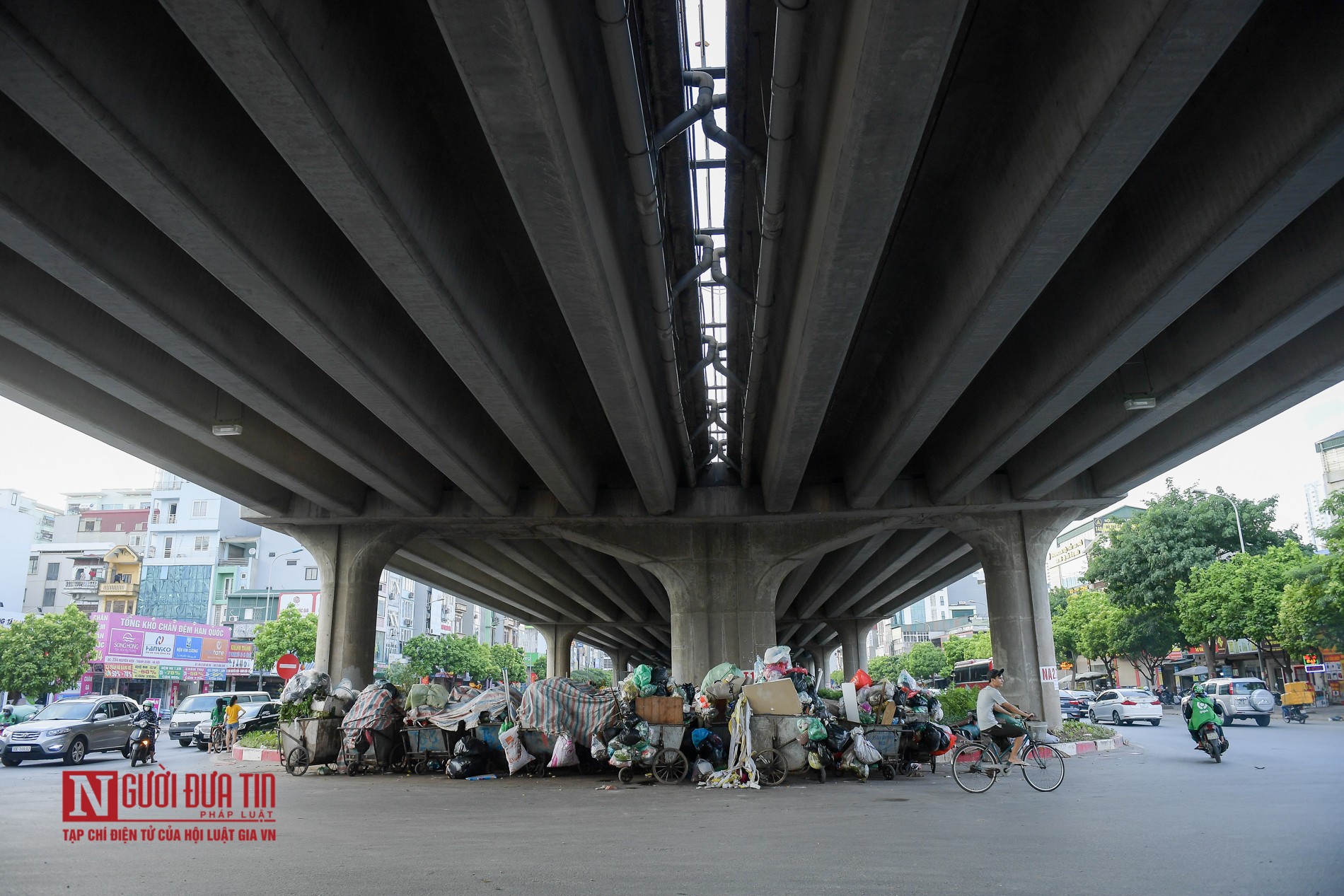 Hà Nội: Rác vẫn bủa vây nội đô sau - Ảnh 10.