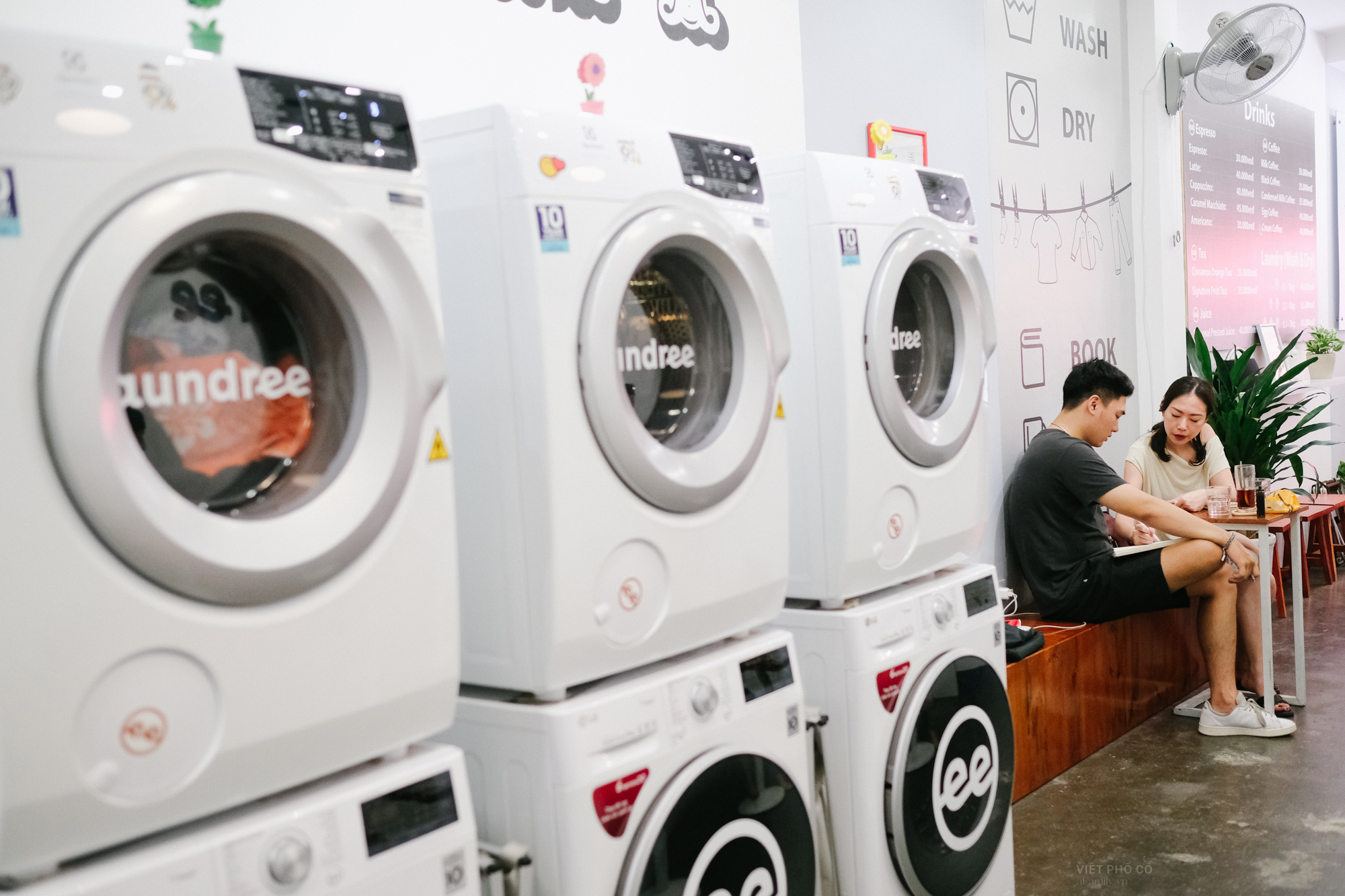 Quán cà phê giặt đồ xuất hiện ở Hà Nội - Ảnh 3. Quán cà phê giặt đồ xuất hiện ở Hà Nội - Ảnh 3.