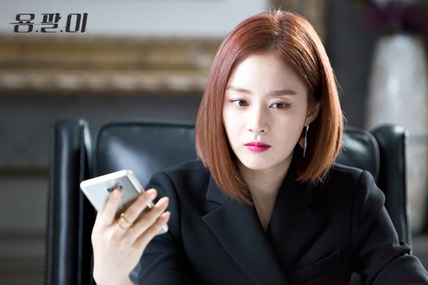 Ở tuổi 40, Kim Tae Hee với hình ảnh nữ tổng tài tái hiện kiểu tóc từng gây sốt 5 năm trước, nhưng nhan sắc hiện tại mới khiến fan rụng rời - Ảnh 5.