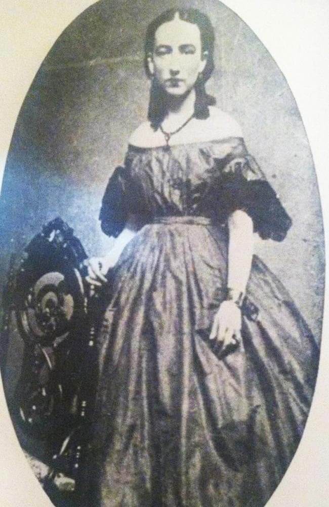 Chuyện về nữ đại gia ở trong phòng khách sạn suốt 24 năm không ra ngoài nửa bước và sự thật nằm dưới đống rác bốc mùi hôi thối trong phòng - Ảnh 1.