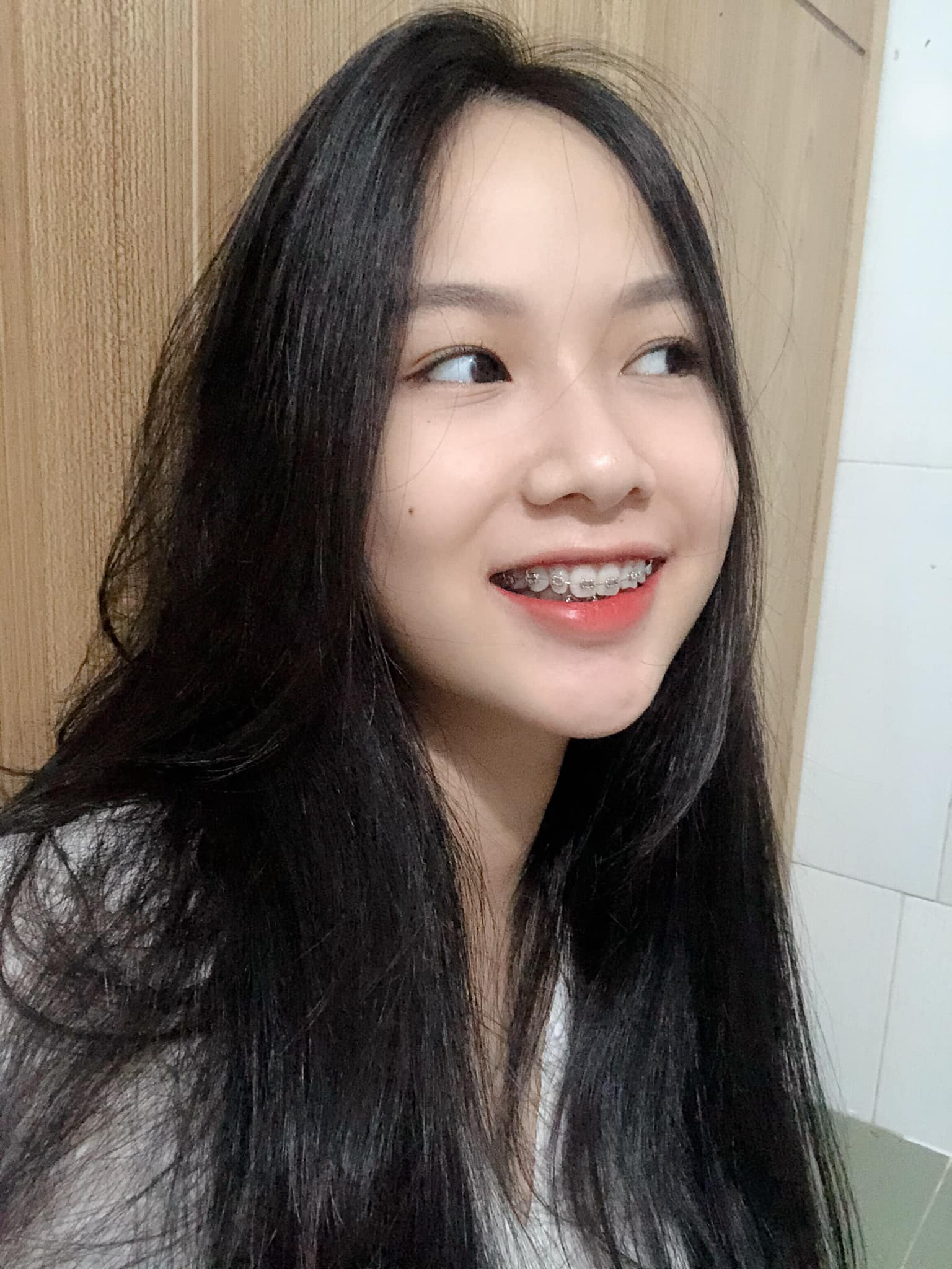 Dàn thí sinh Hoa hậu Việt Nam 2020 đi thi và ngoài đời: Đổi chóng mặt từ sexy đến ngây thơ, bản sao Châu Bùi chưa phải đỉnh nhất - Ảnh 13.