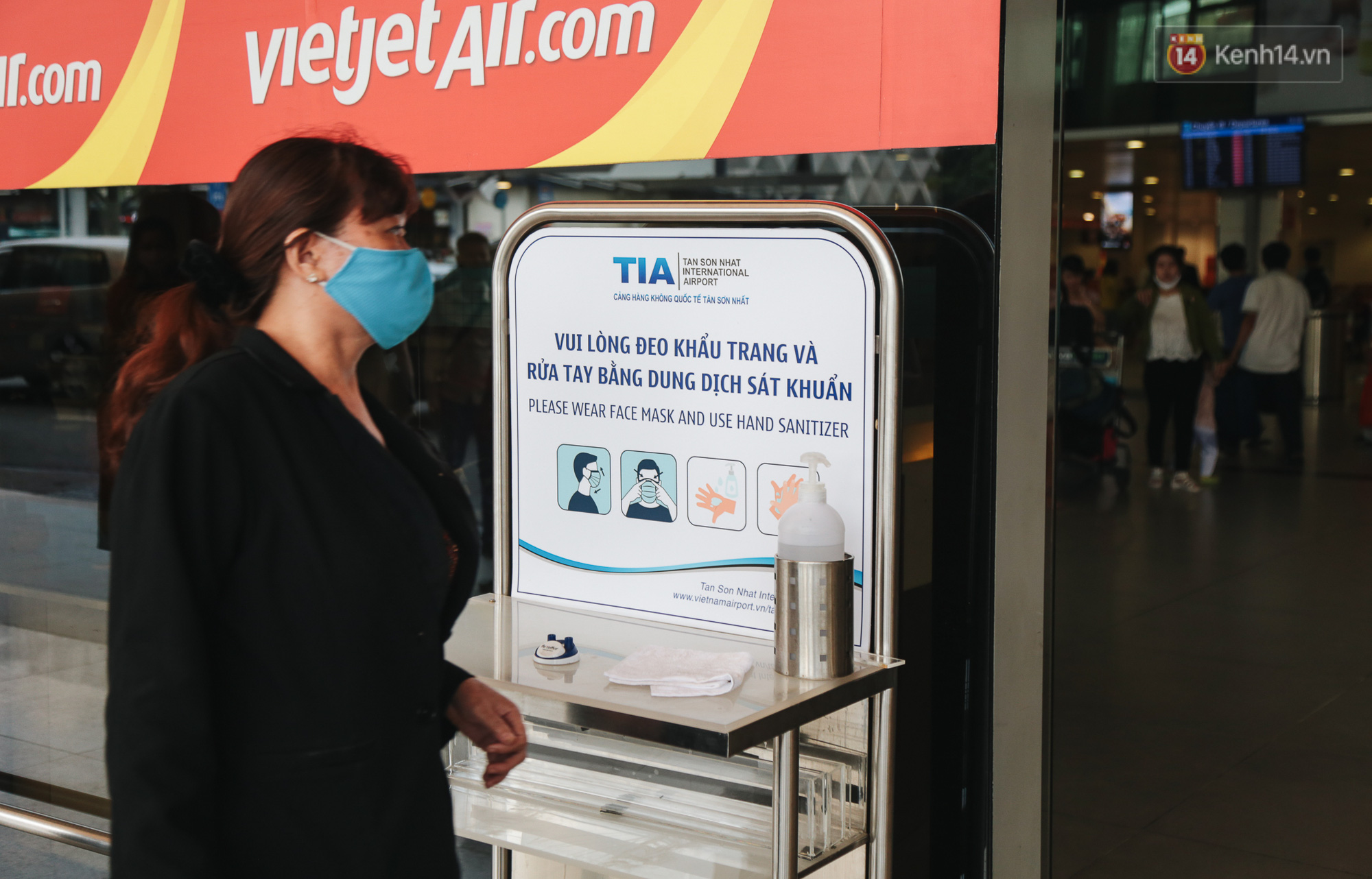 Người dân Sài Gòn và Hà Nội kích hoạt lại các biện pháp phòng chống dịch: Tuân thủ đeo khẩu trang nơi đông người - Ảnh 9. Người dân Sài Gòn và Hà Nội kích hoạt lại các biện pháp phòng chống dịch: Tuân thủ đeo khẩu trang nơi đông người - Ảnh 9.
