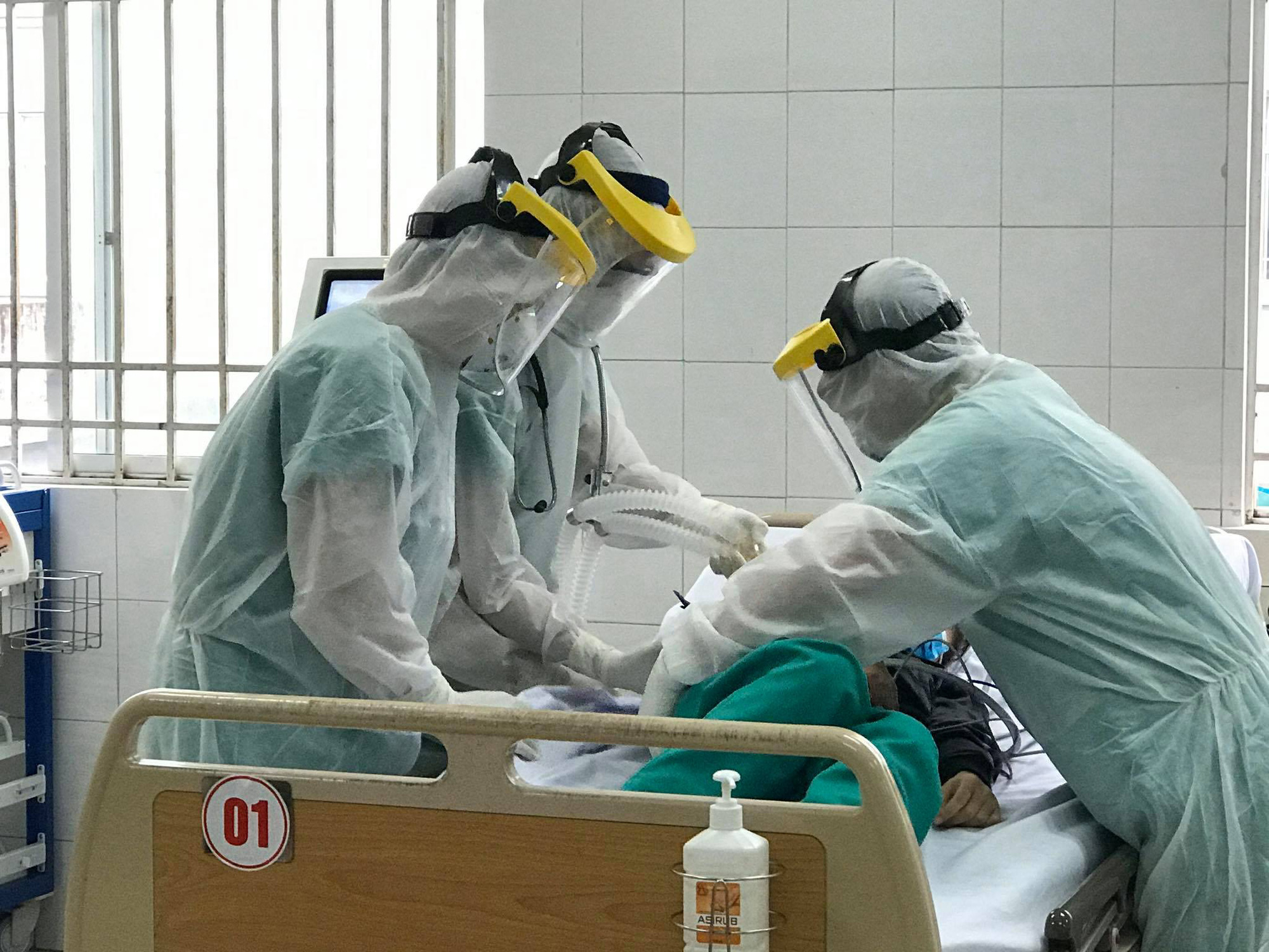 Không có ca mắc mới Covid-19, hai bệnh nhân tại Đà Nẵng vẫn tiên lượng nặng - Ảnh 2.