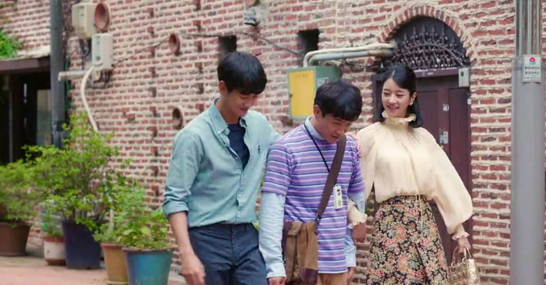 Cùng diện áo blouse bánh bèo: Lisa “dừ” hơn bình thường, Seo Ye Ji dịu dàng sang chảnh  - Ảnh 6.