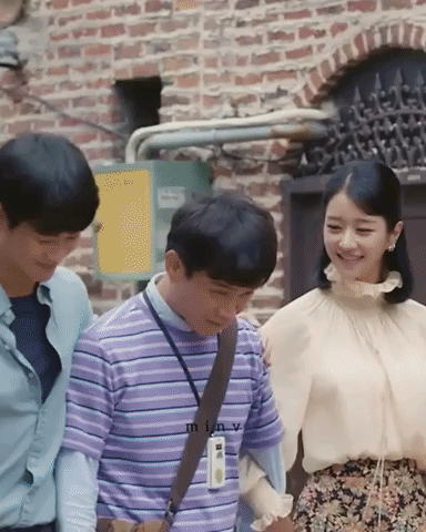 Cùng diện áo blouse bánh bèo: Lisa “dừ” hơn bình thường, Seo Ye Ji dịu dàng sang chảnh  - Ảnh 5.