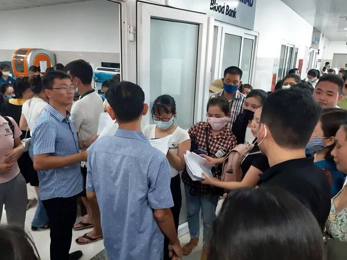 Rừng người đến bệnh viện hiến 230 đơn vị máu cứu 21 nạn nhân vụ tai nạn thảm khốc ở Quảng Bình - Ảnh 3.