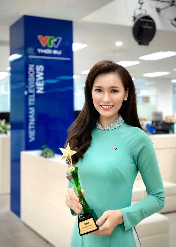 4 nữ MC trẻ trung nhất nhì VTV: Nhan sắc không thua kém hoa hậu, sở hữu vóc dáng nóng bỏng như người mẫu - Ảnh 3.