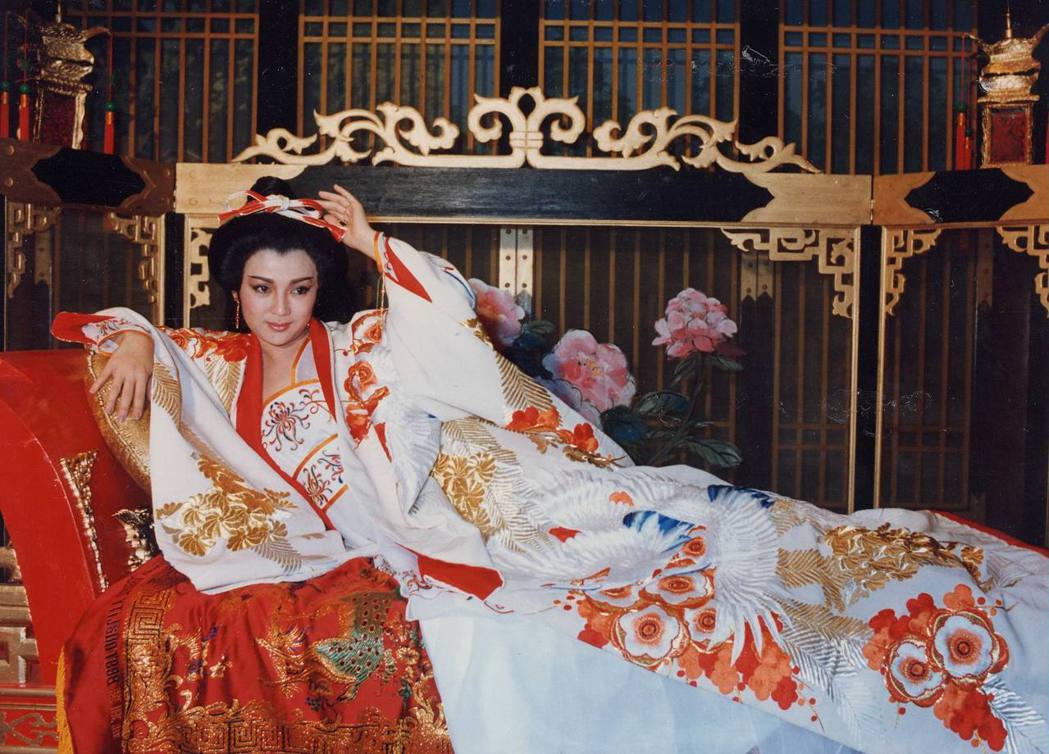 V&igrave; nhan sắc trời ban, Qu&yacute; phi khiến bố chồng để mắt rồi đưa v&agrave;o cung, đam m&ecirc; l&agrave;m đẹp đến mức v&ocirc; sinh v&agrave; c&aacute;i kết thật bi kịch - Ảnh 5.