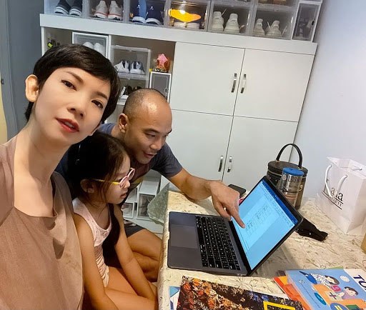 Phản ứng của con sao Việt khi bố mẹ có tình mới: Bé Subeo đầy khoảnh khắc ngọt ngào bên Kim Lý và Đàm Thu Trang, bất ngờ nhất là chia sẻ của con trai Chi Bảo - Ảnh 10.