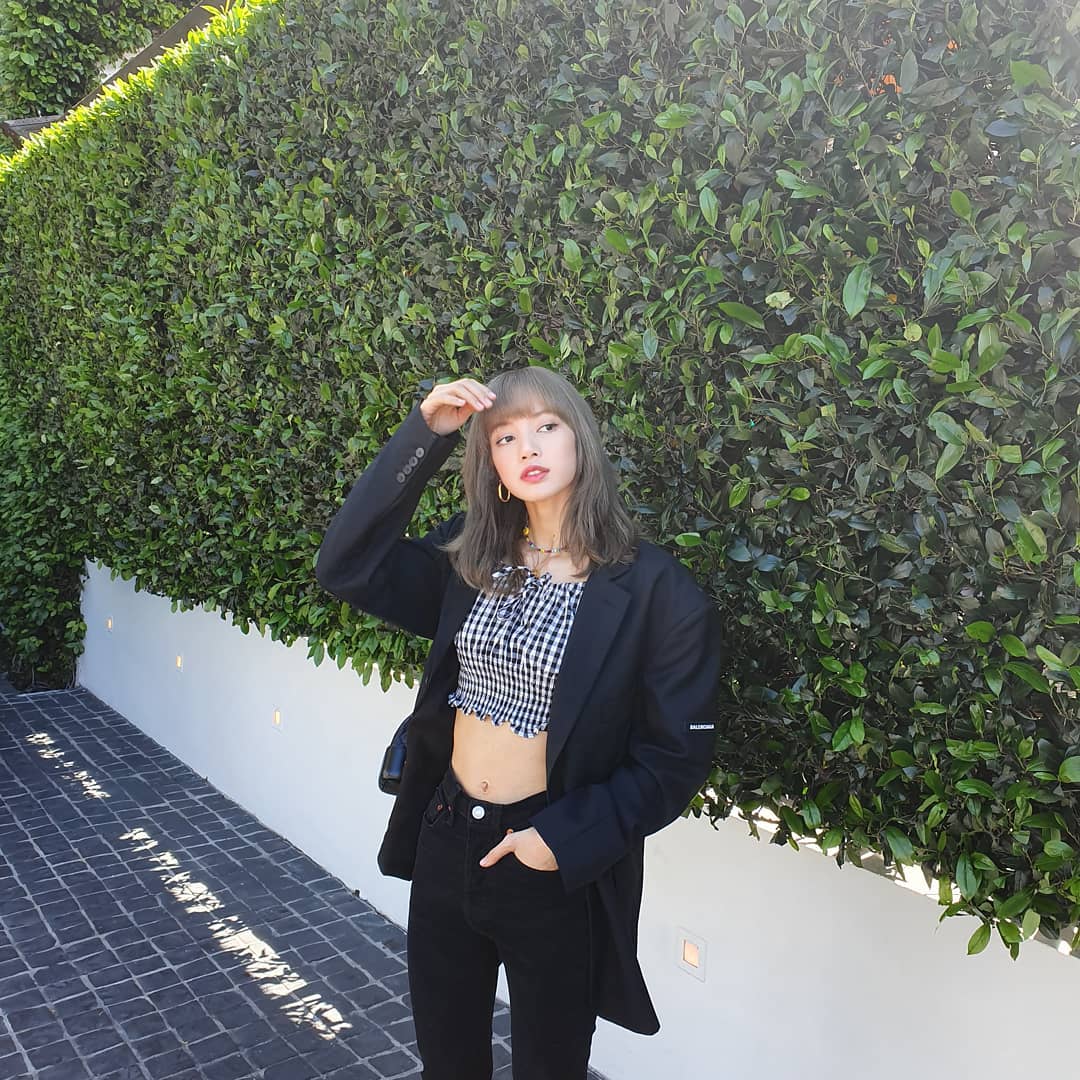 Học Lisa (Black Pink) chiêu lên đồ  - Ảnh 6.