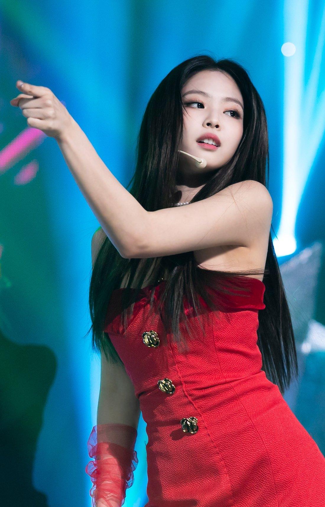 Jennie (BLACKPINK) bị "ném đá" tơi bời vì cho rằng ích kỷ, chỉ biết bản