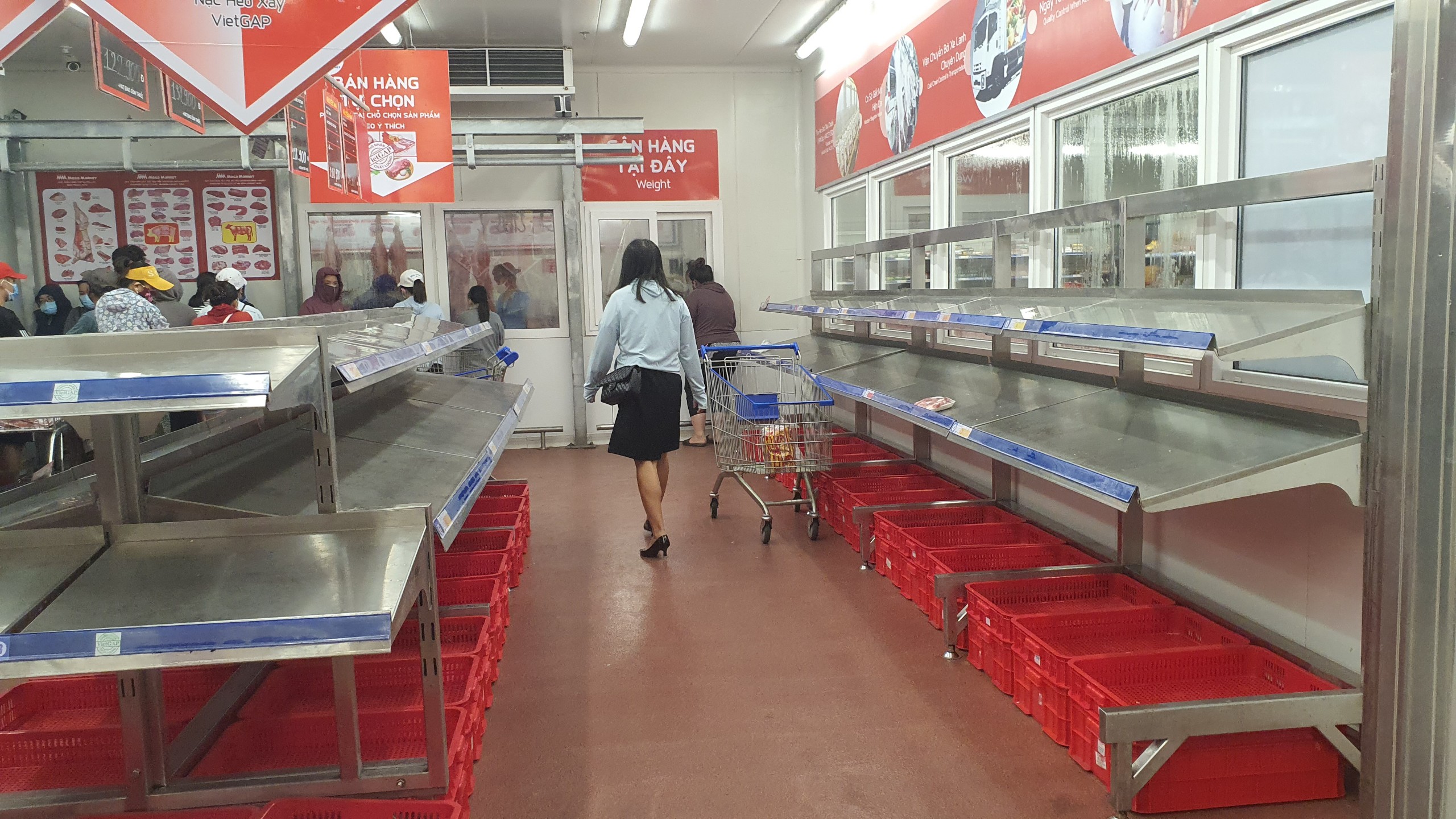 TP.Đà Nẵng: Hàng ngàn người đổ xô mua sắm, sở Công thương đưa ra khuyến cáo - Ảnh 4.