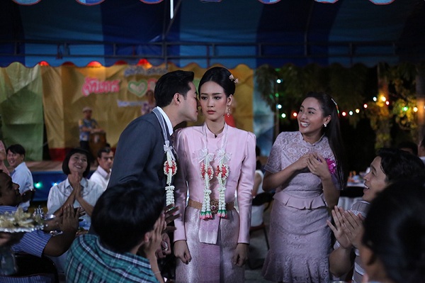 Cả đời chẳng cho ai một xu, nhưng ngày mẹ vợ mừng thọ, chồng tôi tặng bức trướng hoành tráng, trong bữa ăn, anh thì thầm một câu khiến tôi muối mặt ê chề - Ảnh 1. Cả đời chẳng cho ai một xu, nhưng ngày mẹ vợ mừng thọ, chồng tôi tặng bức trướng hoành tráng, trong bữa ăn, anh thì thầm một câu khiến tôi muối mặt ê chề - Ảnh 1.