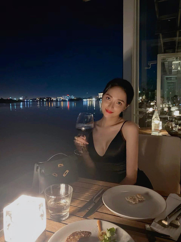 Nghi vấn Hoa hậu Hương Giang đang hẹn hò cực phẩm CEO người Singapore của 