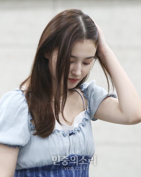 Nancy (MOMOLAND) tiếp tục gây thất vọng bởi chiếc bụng bia to tướng, cũng may nhan sắc gỡ gạc lại phần nào - Ảnh 8.