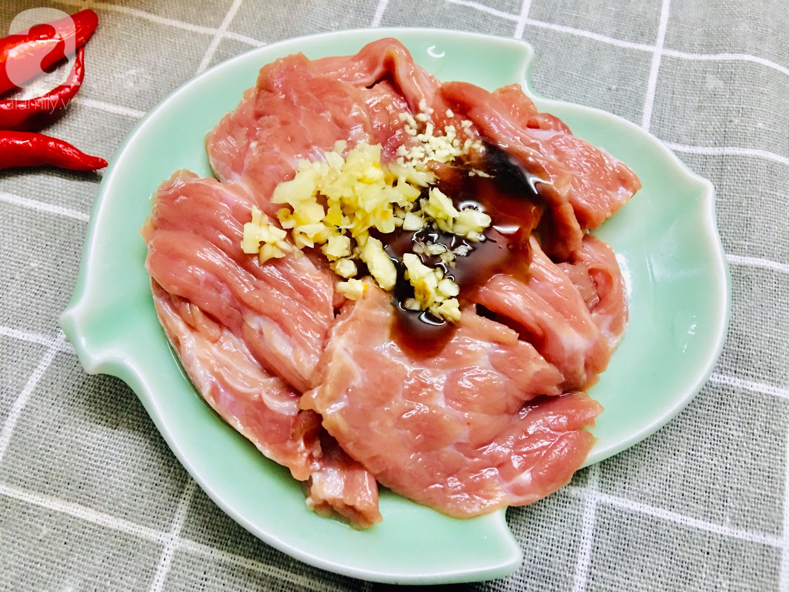 Mỗi lần t&ocirc;i l&agrave;m m&oacute;n nộm thịt b&ograve; n&agrave;y th&igrave; bạn nhậu c&oacute; rủ cỡ n&agrave;o chồng cũng từ chối hết! - Ảnh 3.