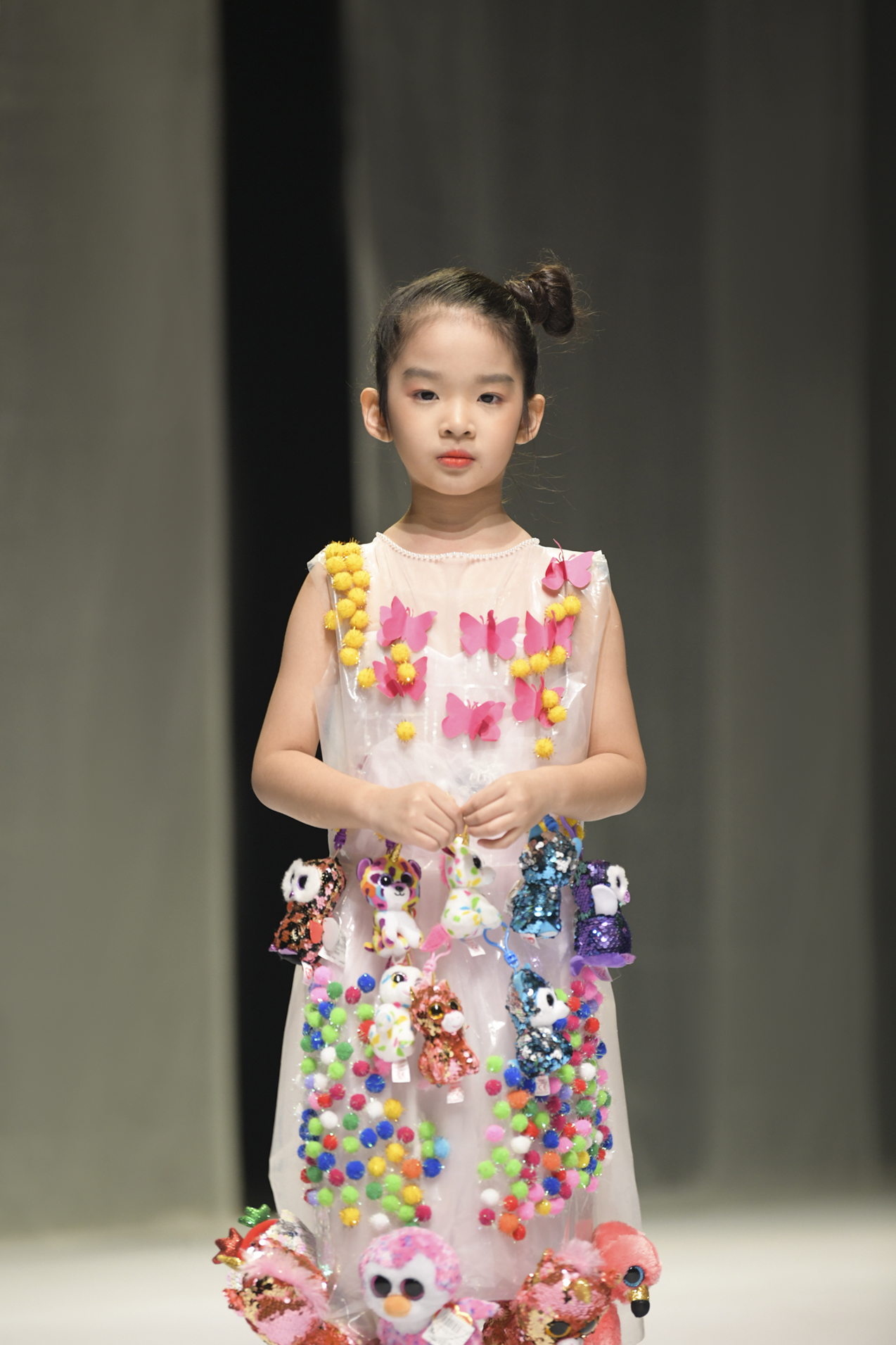 HH Khánh Vân và Nam Anh làm vedette Tuần lễ Thời trang Trẻ em - Ảnh 7.