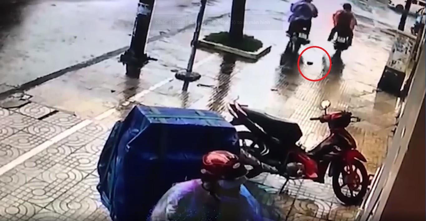 Bất ngờ vụ trộm xe máy làm rơi ví: Một nạn nhân tới trình báo vì bị nghi ngờ là kẻ trộm - Ảnh 1.