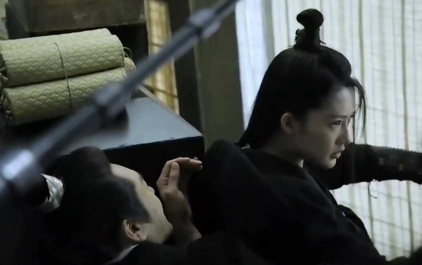 B&oacute;c trần hậu trường "C&acirc;̉m Tú Nam Ca": Lý Th&acirc;́m dùng v&aacute;ch ngăn khi quay cảnh th&acirc;n m&acirc;̣t - Ảnh 5.