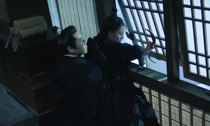 B&oacute;c trần hậu trường "C&acirc;̉m Tú Nam Ca": Lý Th&acirc;́m dùng v&aacute;ch ngăn khi quay cảnh th&acirc;n m&acirc;̣t - Ảnh 2.