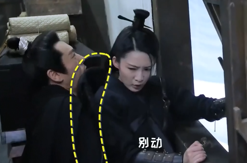 B&oacute;c trần hậu trường "C&acirc;̉m Tú Nam Ca": Lý Th&acirc;́m dùng v&aacute;ch ngăn khi quay cảnh th&acirc;n m&acirc;̣t - Ảnh 3.