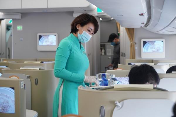 Tr&agrave;n đầy cảm x&uacute;c trong kỳ nghỉ tri &acirc;n b&aacute;c sĩ tuyến đầu chống dịch - Ảnh 1.