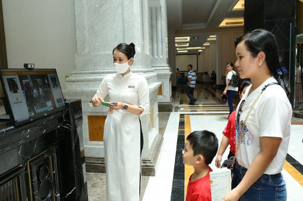 Tr&agrave;n đầy cảm x&uacute;c trong kỳ nghỉ tri &acirc;n b&aacute;c sĩ tuyến đầu chống dịch - Ảnh 4.