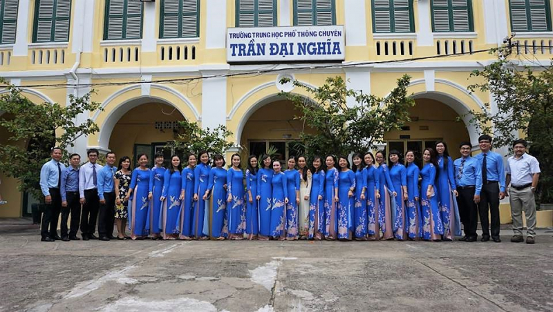 &quot;Trường chuyên lớp chọn&quot; tại thành phố Hồ Chí Minh: Phụ huynh bở hơi tai so sánh tỉ lệ chọi, các con thì cật lực ôn luyện mong chắc suất vào cấp 3 danh giá - Ảnh 2.