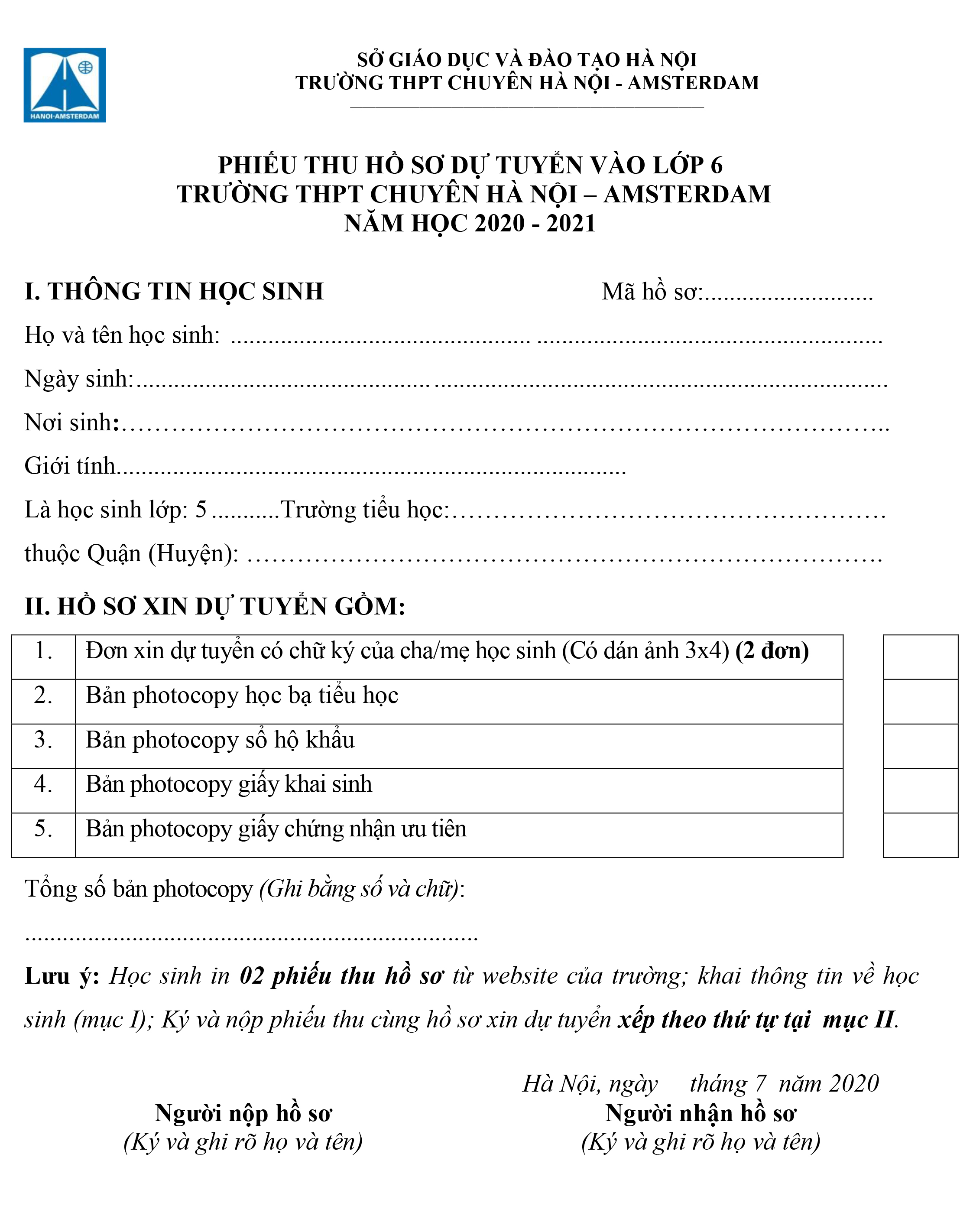 Ngày đầu tuyển sinh lớp 6 THCS Amsterdam: Phụ huynh ngơ ngác không nắm rõ thông tin, nhiều người đến trường mới hỏi mua hồ sơ ở đâu - Ảnh 7.