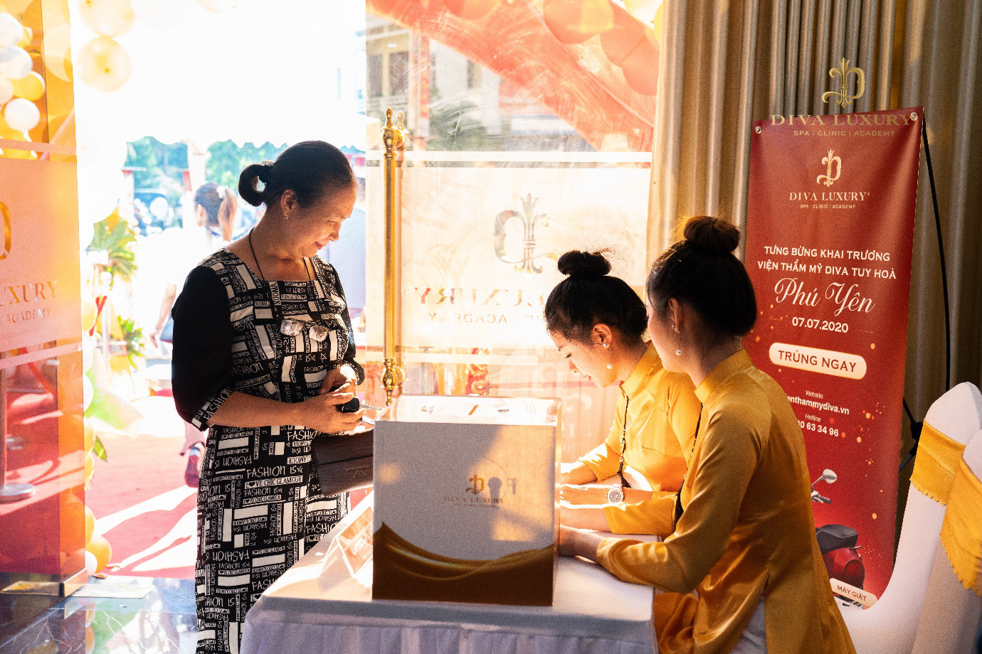 Viện thẩm mỹ DIVA Phú Yên kín khách trong ngày đầu khai trương - Ảnh 2. Viện thẩm mỹ DIVA Phú Yên kín khách trong ngày đầu khai trương - Ảnh 2.