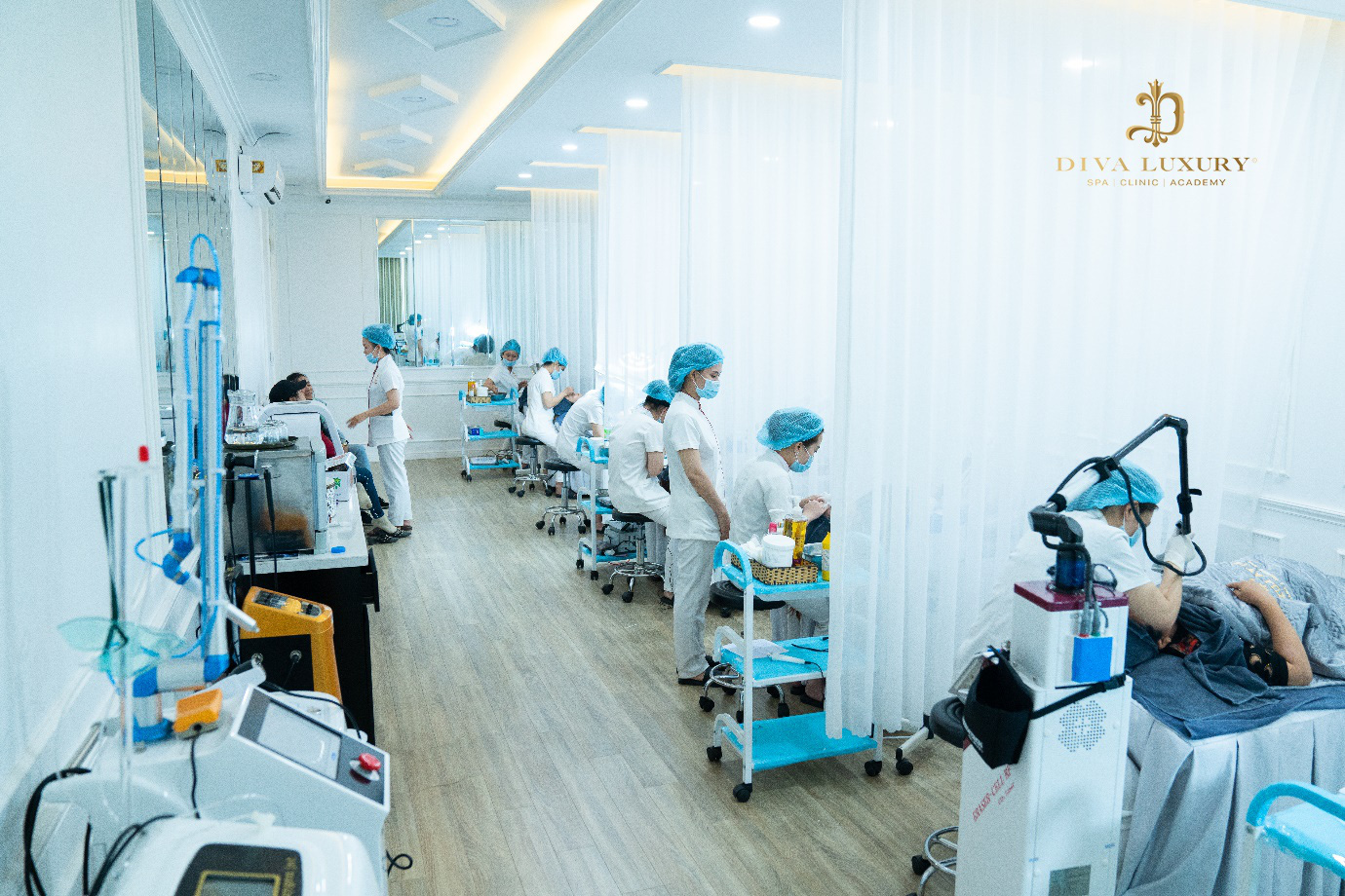 Viện thẩm mỹ DIVA Phú Yên kín khách trong ngày đầu khai trương - Ảnh 6. Viện thẩm mỹ DIVA Phú Yên kín khách trong ngày đầu khai trương - Ảnh 6.