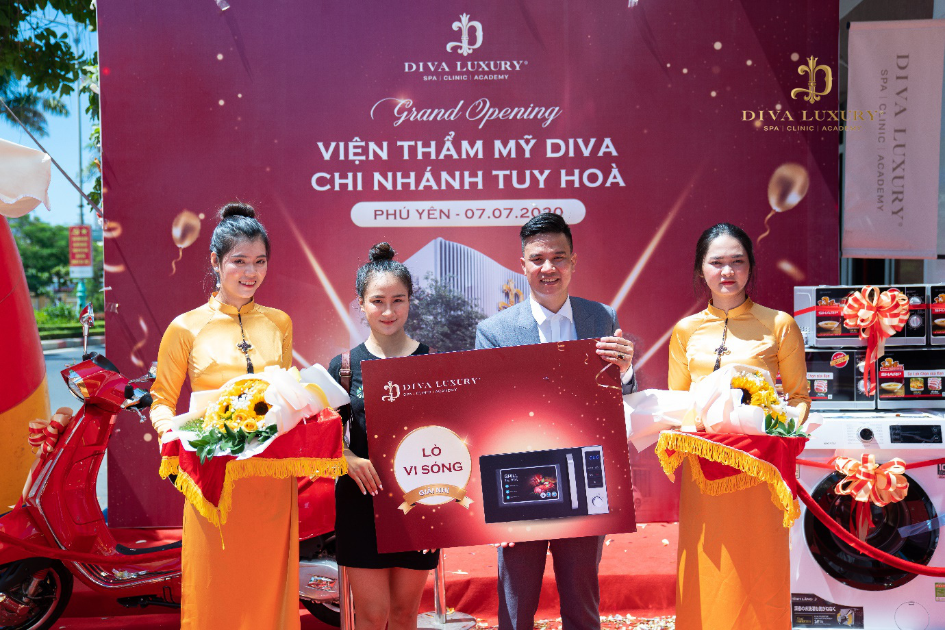 Viện thẩm mỹ DIVA Phú Yên kín khách trong ngày đầu khai trương - Ảnh 8. Viện thẩm mỹ DIVA Phú Yên kín khách trong ngày đầu khai trương - Ảnh 8.